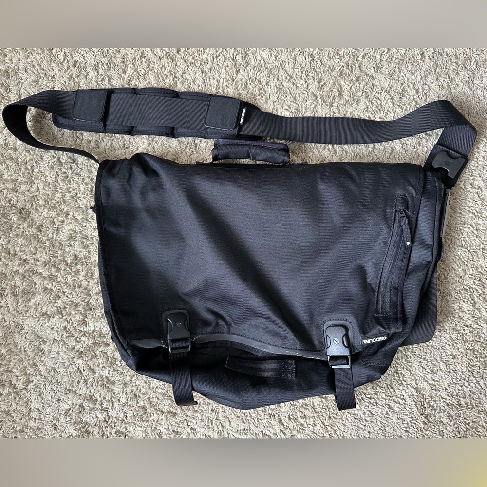 InCase Messenger Bag